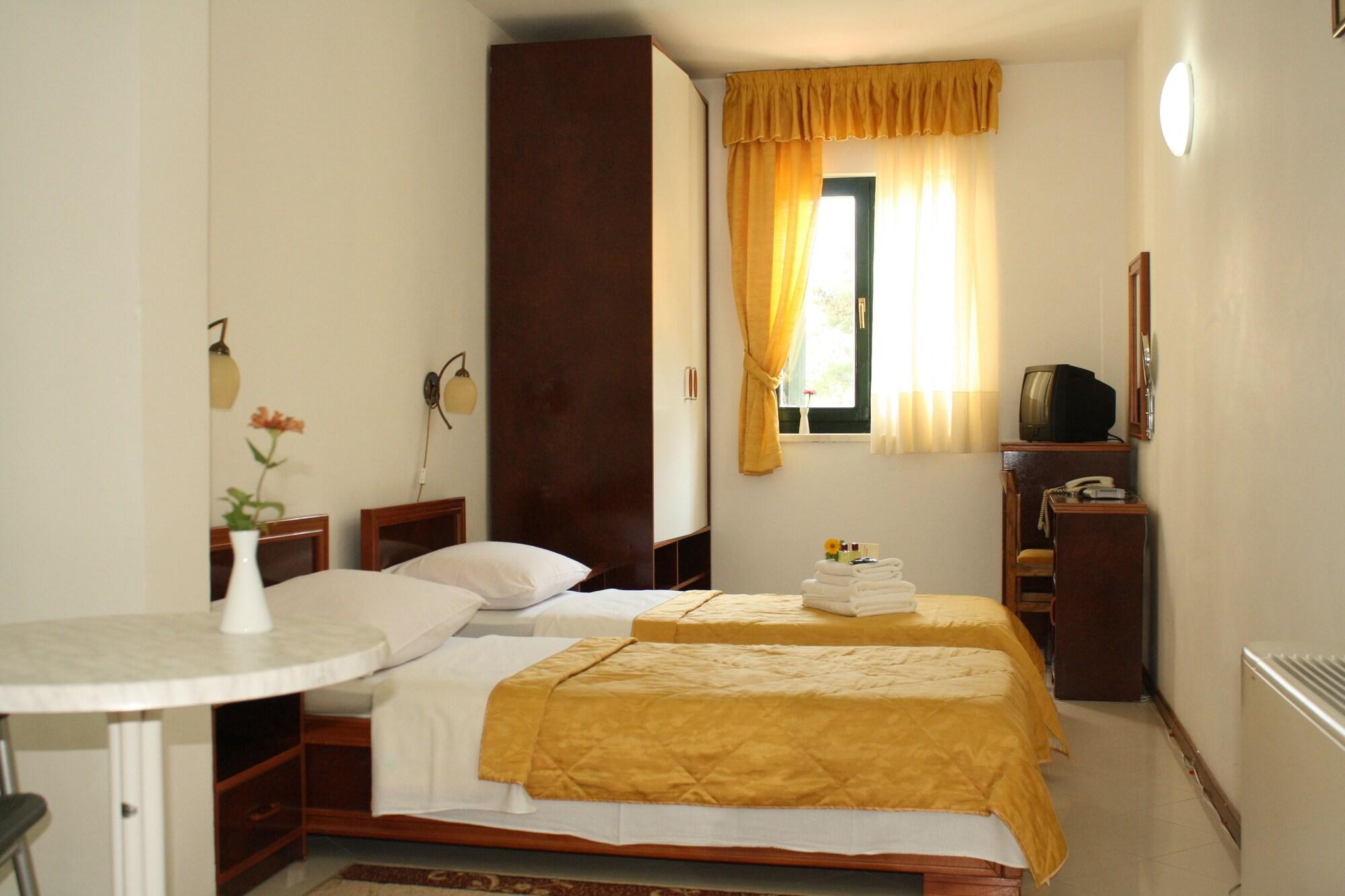 Hotel Danica Petrovac Kültér fotó