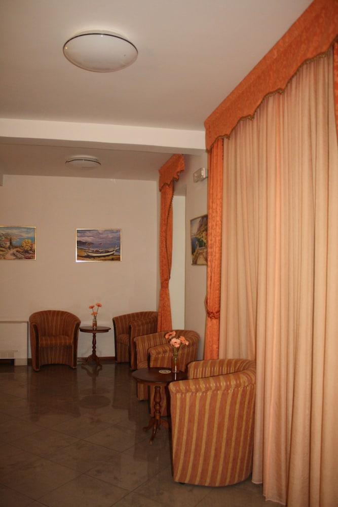 Hotel Danica Petrovac Kültér fotó