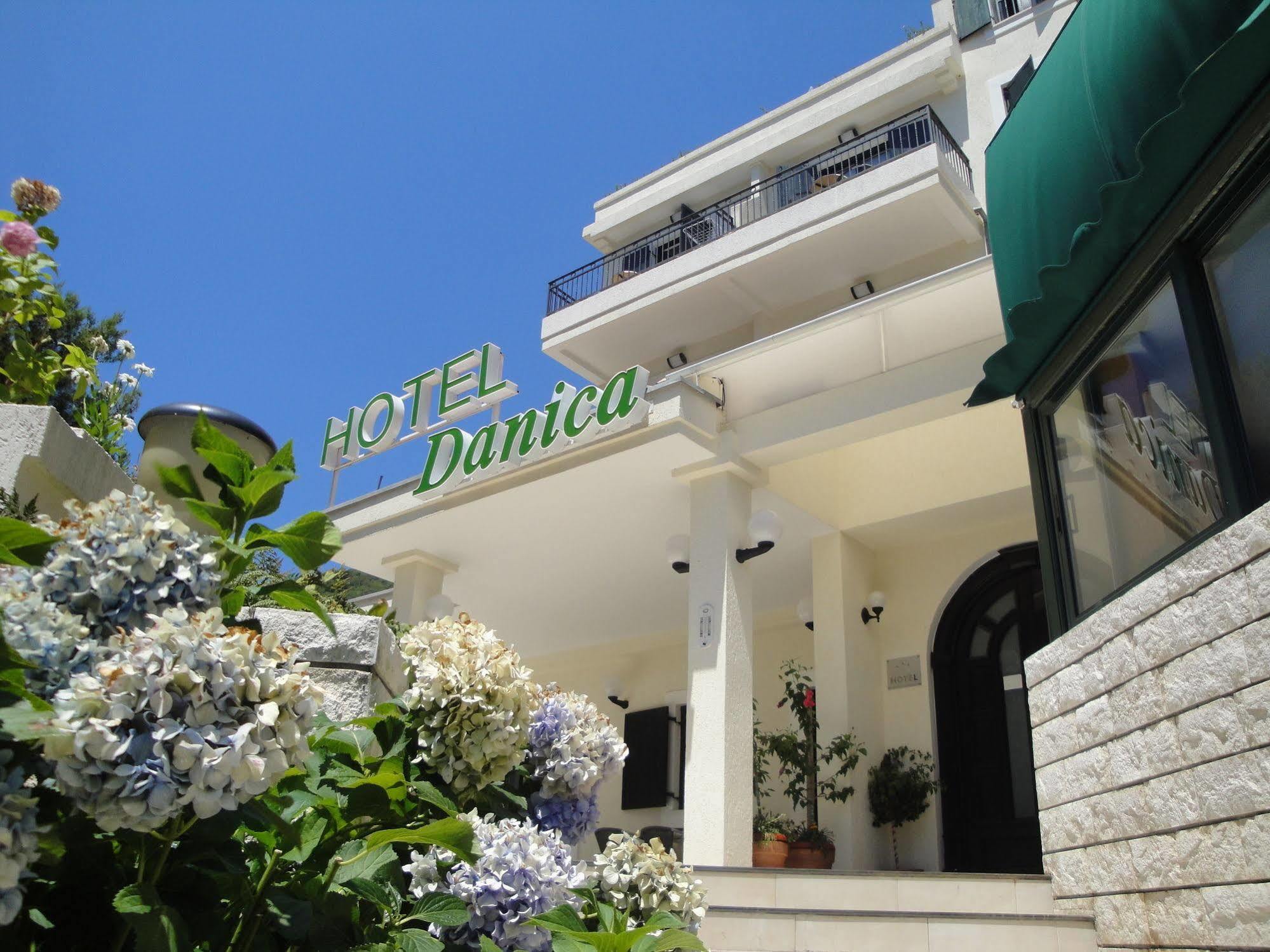 Hotel Danica Petrovac Kültér fotó