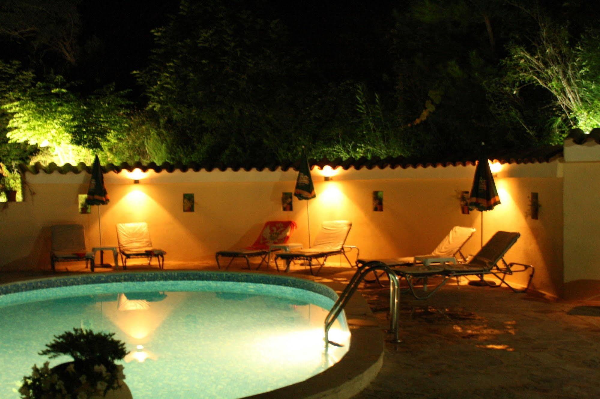 Hotel Danica Petrovac Kültér fotó